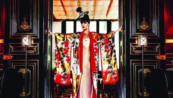 Jessica Minh Anh: Siêu mẫu Việt biến cả thế giới thành sàn diễn